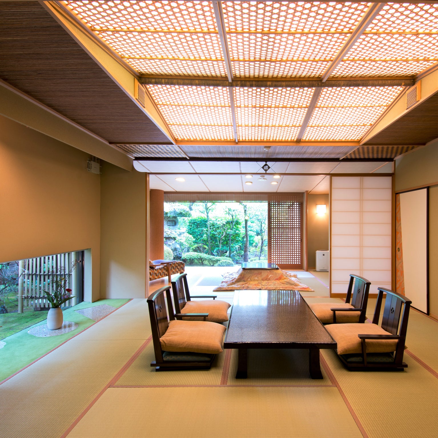 東館1階和室　ペア宿泊券（1泊2食付）